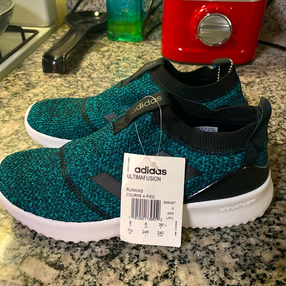 Adidas Knit sneakers New with tag